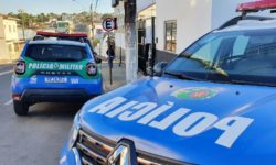 Homem é preso após agredir moradoras e resistir à abordagem policial em condomínio de Catalão