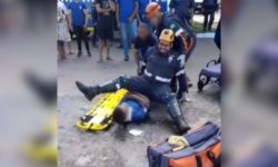 Socorrista do Samu cai sobre paciente durante atendimento e vídeo viraliza