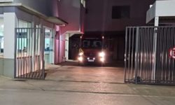 Motociclista fica gravemente ferido após colisão com carreta no Centro de Catalão