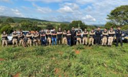 Suspeito de roubos em fazendas na zona rural do Rio Paranaíba morre em confronto com a polícia Suspeito de roubos em fazendas na zona rural do Rio Paranaíba morre em confronto com a polícia