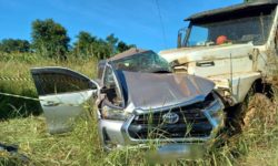 Colisão entre caminhonete e caminhão mata casal de idosos na BR-153, em Rialma Colisão entre caminhonete e caminhão mata casal de idosos na BR-153, em Rialma
