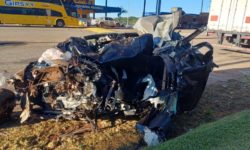 Colisão frontal entre carro e caminhão deixa um morto na BR-414, em Cocalzinho de Goiás