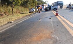 Colisão entre três veículos deixa dois mortos na BR-153, em Uruaçu