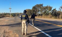 PRF reforça fiscalização nas rodovias federais durante a Operação Tiradentes PRF reforça fiscalização nas rodovias federais durante a Operação Tiradentes