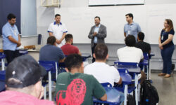 Carlos Albino prestigia primeira aula do curso gratuito de Eletricista Industrial do Prossiga/SENAI Carlos Albino prestigia primeira aula do curso gratuito de Eletricista Industrial do Prossiga/SENAI