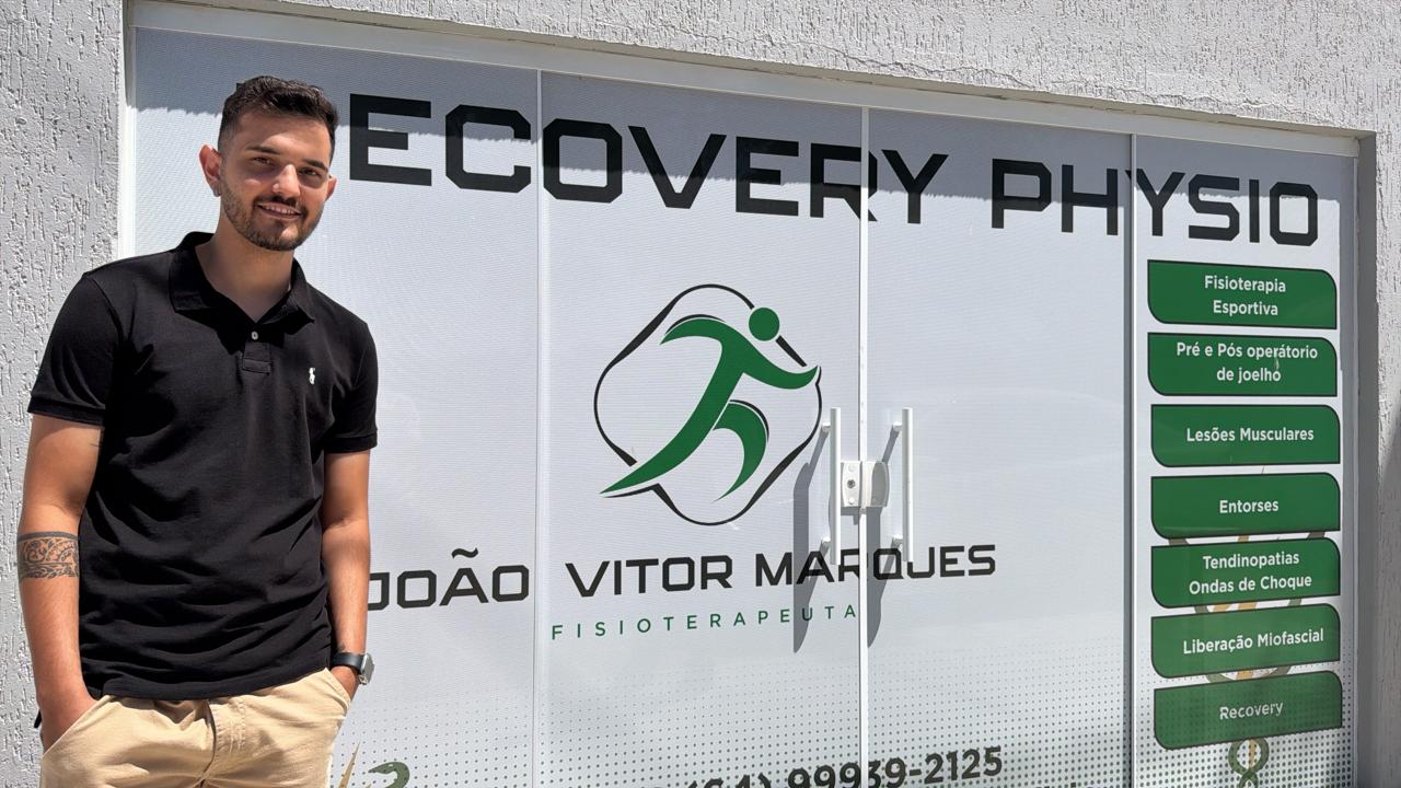 Referência na área de fisioterapia esportiva. O fisioterapeuta João Victor Marques (Foto: Zap Catalão)
