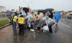 Raio atinge praça onde ato de Nikolas ocorre em Brasília; 34 são atendidos e 9 estão em estado grave