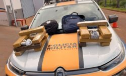 Dois homens são presos com 15 tabletes de maconha durante operação na MG-188, em Guarda-Mor Dois homens são presos com 15 tabletes de maconha durante operação na MG-188, em Guarda-Mor