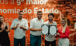 Governo de Minas e Prefeitura de Paracatu iniciam projeto de pavimentação da Estrada da Agroman, que ligará Paracatu à Catalão Governo de Minas e Prefeitura de Paracatu iniciam projeto de pavimentação da Estrada da Agroman, que ligará Paracatu à Catalão