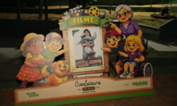 Prefeitura leva cinema gratuito a famílias no Parque Imperial, em Catalão Prefeitura leva cinema gratuito a famílias no Parque Imperial, em Catalão
