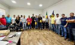 Prefeito de Cumari se reúne com empresa Pimentas Mendez e reforça apoio ao produtor rural Prefeito de Cumari se reúne com empresa Pimentas Mendez e reforça apoio ao produtor rural