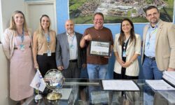 Corumbaíba recebe Selo Cristal de Gestão Sustentável da Caixa Econômica Federal Corumbaíba recebe Selo Cristal de Gestão Sustentável da Caixa Econômica Federal