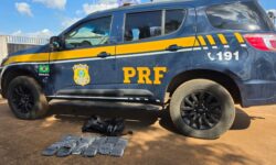 PRF apreende haxixe em ônibus na BR-040, em Luziânia (GO)
