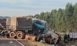Três veículos se envolvem em grave acidente na BR-153 em Morrinhos; um motorista morre