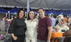 Noite especial em homenagem ao Dia das Mães reúne famílias na Feirinha Mensal de Cumari Noite especial em homenagem ao Dia das Mães reúne famílias na Feirinha Mensal de Cumari
