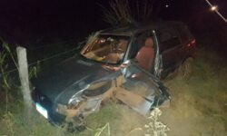 Colisão entre dois carros deixa homem ferido na MGC-354, em Vazante Colisão entre dois carros deixa homem ferido na MGC-354, em Vazante