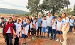 Prefeitura de Corumbaíba promove ação de conscientização ambiental com crianças no Lago Bonito Prefeitura de Corumbaíba promove ação de conscientização ambiental com crianças no Lago Bonito