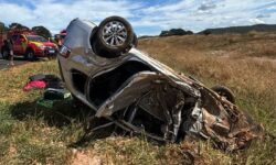 Colisão entre caminhão e carro deixa um morto na GO-139, entre Caldas Novas e Cristianópolis Colisão entre caminhão e carro deixa um morto na GO-139, entre Caldas Novas e Cristianópolis