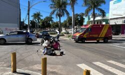 Duas pessoas ficam feridas após acidente entre moto e carro no Centro de Catalão Duas pessoas ficam feridas após acidente entre moto e carro no Centro de Catalão