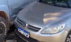 Acidente entre carro e caminhonete deixa idosa ferida em Goiandira Acidente entre carro e caminhonete deixa idosa ferida em Goiandira
