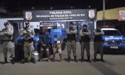 Quatro suspeitos são detidos por furto a residência e objetos são recuperados em Pires do Rio Quatro suspeitos são detidos por furto a residência e objetos são recuperados em Pires do Rio
