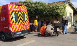 Motociclista fica ferido após colisão entre carro e moto em cruzamento de Goiandira