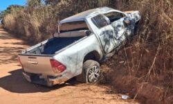 Capotamento deixa duas mulheres feridas em estrada rural de Ouvidor