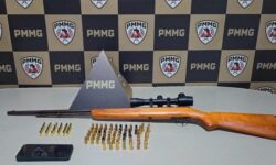 Suspeito de furtar gado é preso e arma com munições é apreendida na zona rural de Monte Carmelo Suspeito de furtar gado é preso e arma com munições é apreendida na zona rural de Monte Carmelo