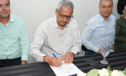 Prefeitura de Catalão empossa 17 novos servidores para a Rede Municipal de Ensino Prefeitura de Catalão empossa 17 novos servidores para a Rede Municipal de Ensino