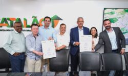 SAE lança obras de água e esgoto em Catalão que vão beneficiar mais de 15 mil famílias e 1,9 mil residências SAE lança obras de água e esgoto em Catalão que vão beneficiar mais de 15 mil famílias e 1,9 mil residências