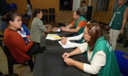 Regularização Fundiária: Prefeitura de Catalão entrega escrituras e realiza sonho de mais 19 famílias no Castelo Branco Regularização Fundiária: Prefeitura de Catalão entrega escrituras e realiza sonho de mais 19 famílias no Castelo Branco