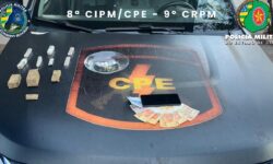 Homem é detido por suspeita de tráfico de drogas durante ação da CPE em Campo Alegre de Goiás Homem é detido por suspeita de tráfico de drogas durante ação da CPE em Campo Alegre de Goiás