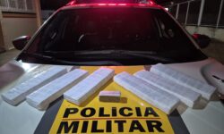 Dois homens são presos com barras de maconha durante operação na BR-352, em Abadia dos Dourados Dois homens são presos com barras de maconha durante operação na BR-352, em Abadia dos Dourados