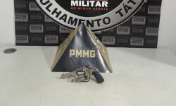 Dois homens são presos por posse ilegal de arma de fogo durante ação da Polícia Militar em Araguari Dois homens são presos por posse ilegal de arma de fogo durante ação da Polícia Militar em Araguari