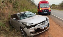 Motorista fica ferida após perder o controle do carro durante ultrapassagem na GO-330, em Catalão