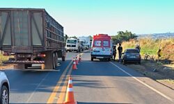 Idoso morre após ser atropelado por carro na MGC-497, em Uberlândia Idoso morre após ser atropelado por carro na MGC-497, em Uberlândia