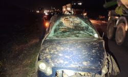 Motorista fica ferido após capotamento na LMG-749, em Uberlândia Motorista fica ferido após capotamento na LMG-749, em Uberlândia