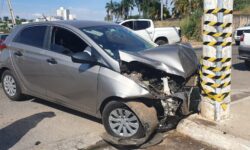 Mulher fica ferida após colisão entre dois carros no bairro Pio Gomes, em Catalão Mulher fica ferida após colisão entre dois carros no bairro Pio Gomes, em Catalão