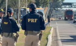 PRF reforça fiscalização nas rodovias federais durante as férias escolares em Goiás PRF reforça fiscalização nas rodovias federais durante as férias escolares em Goiás