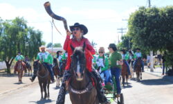 Campo Alegre de Goiás abre a 30ª Festa do Peão e a 25ª Expocampo com cavalgada, almoço e expectativa de grande público