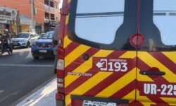 Motociclista fica ferida após colisão com carro no bairro São João, em Catalão Motociclista fica ferida após colisão com carro no bairro São João, em Catalão
