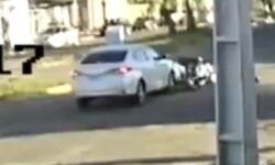 Câmera de segurança registra colisão entre carro e moto no Setor Universitário, em Catalão Câmera de segurança registra colisão entre carro e moto no Setor Universitário, em Catalão