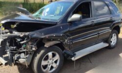 Assaltante rouba SUV, bate carro na BR-050 e é preso após tentar escapar por mata em Uberlândia Assaltante rouba SUV, bate carro na BR-050 e é preso após tentar escapar por mata em Uberlândia