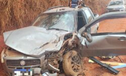 Motorista fica gravemente ferido após colisão frontal entre duas picapes na zona rural de Orizona