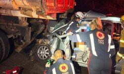 Acidente entre carro e caminhão deixa dois feridos na GO-213, entre Ipameri e Caldas Novas