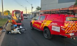 Mulher fica ferida após colisão entre caminhonete e motocicleta no bairro Castelo Branco, em Catalão Mulher fica ferida após colisão entre caminhonete e motocicleta no bairro Castelo Branco, em Catalão