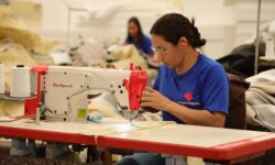 Indústria de Goiás registra variação de 2,1% na média trimestral, aponta IBGE Indústria de Goiás registra variação de 2,1% na média trimestral, aponta IBGE