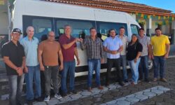 Nova Aurora amplia investimentos na Saúde e entrega van para transporte de mães e crianças atípicas Nova Aurora amplia investimentos na Saúde e entrega van para transporte de mães e crianças atípicas