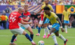 Haaland deita e rola, Noruega vence o Brasil por 2 a 1 e Seleção amarga maior jejum da história em Copas