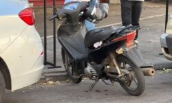 Motociclista fica ferido após colidir contra porta de caminhonete em avenida de Catalão